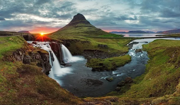 Island Landschaft Frühling Panorama bei Sonnenuntergang lizenzfreie Stockbilder