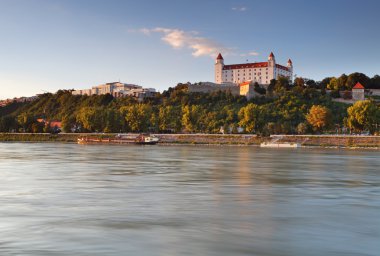 Bratislava castle ve köprü