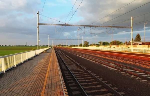 Railway - Train station platform — Stock Photo, Image