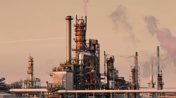 Oil refinery in the day — Stock Photo, Image