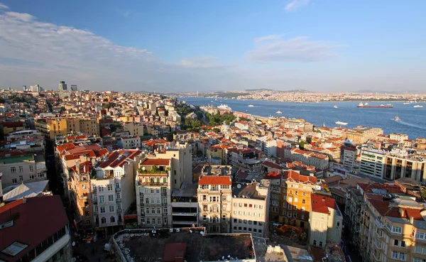 Istanbul panorama bij zonsondergang — Stockfoto