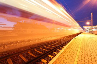 yolcu treni istasyonu