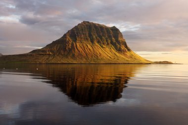 İzlanda yanardağ. Mount kirkjufell, snaefellsnes