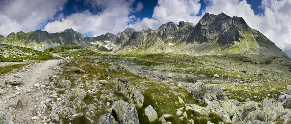 Horské jezero s odrazem — Stock fotografie