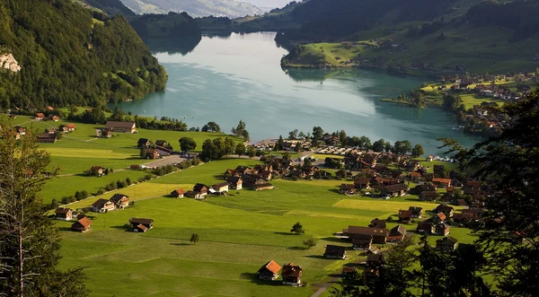 Idyllischer Alpenberg — Stockfoto