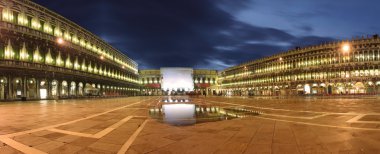 Piazza San Marc o (San Marco Meydanı) Venedik İtalya - panoramik vie