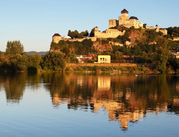 斯洛伐克城堡-trencin — 图库照片
