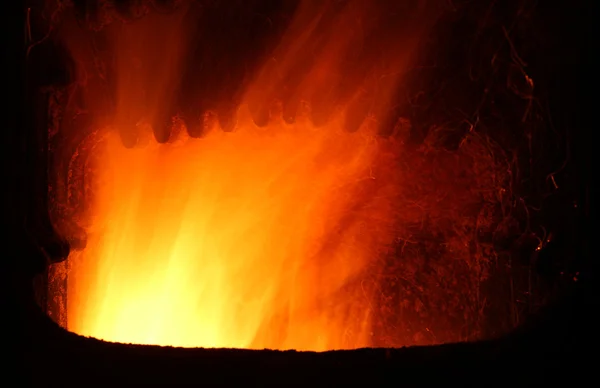 Fuego en el horno . — Foto de Stock