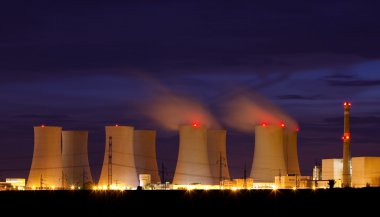 gece nükleer enerji santrali