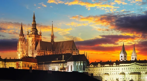 Zamek Praga o zachodzie słońca — Zdjęcie stockowe