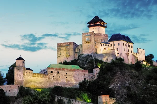 Zamek w Trenczynie w nocy, Słowacja — Zdjęcie stockowe