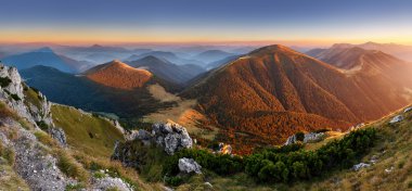 sonbahar Slovakya dağ panorama