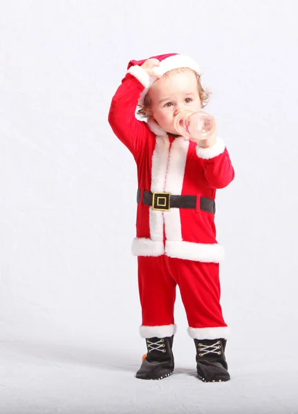 Miúdo bonito em roupas de Papai Noel — Fotografia de Stock
