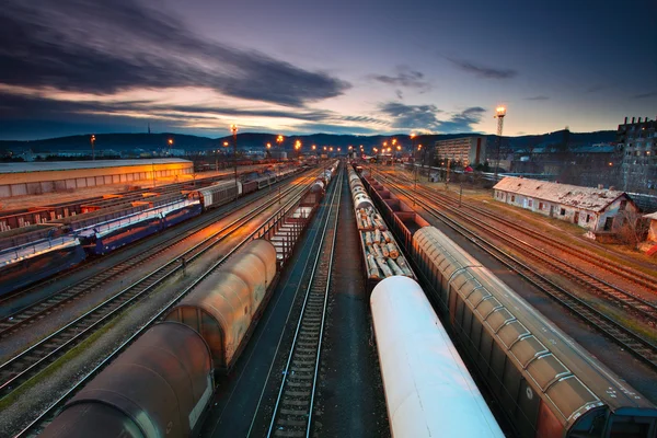 Estação de carga com comboios — Fotografia de Stock