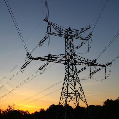 Elektrik pilon, turuncu günbatımı