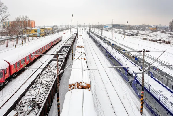 Güterbahnhof mit Zügen — Stockfoto