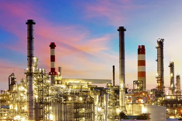 Factory at sunset - oil refinery — Stock Photo, Image