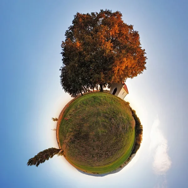 Planeta mică - Globe la ora toamnei - panoramă de 360 de grade — Fotografie, imagine de stoc