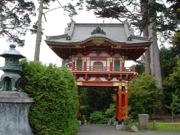 Jardin japonais avec maison — Photo