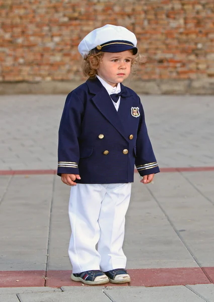 Ragazzo con cappello da marinaio — Foto Stock