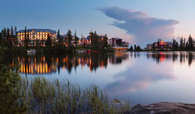 fırtına bulutları strbske pleso üzerinde