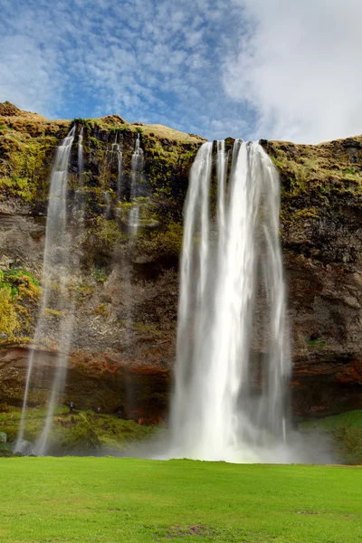 Seljalandsfoss. Bela cachoeira no sul da Islândia . — Fotografia de Stock