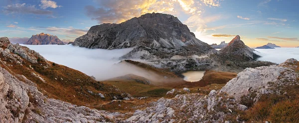 Nebbia in montagna . — Foto Stock