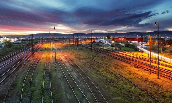 Spoorweg 's nachts — Stockfoto