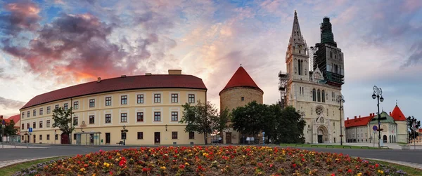 De kathedraal van Zagreb - panorama, Kroatië — Stockfoto