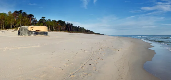 Bunkier na plaży w sunrise — Zdjęcie stockowe