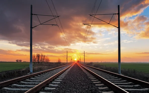 铁路在日落时 — 图库照片