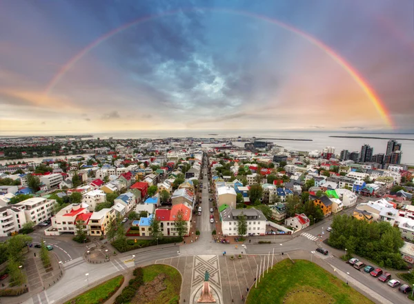 Reykjavik cityspace rainbow ile