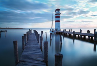 Oceaan, zee pier - vuurtoren