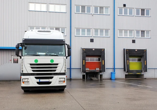 Truck in the warehouse — Stock Photo, Image