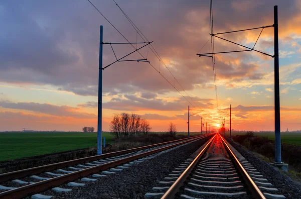 Gün batımında demiryolu — Stok fotoğraf