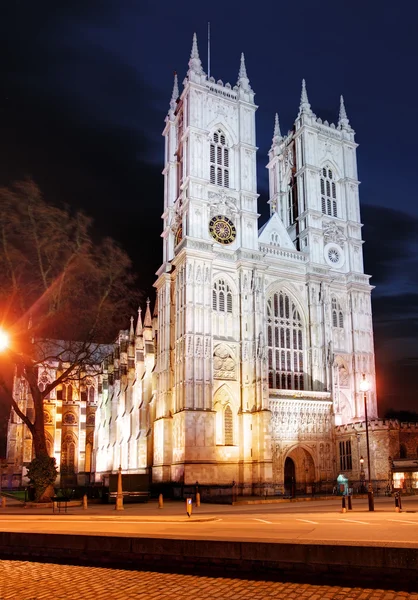 夜に、ロンドンのウェストミン スター寺院 — ストック写真