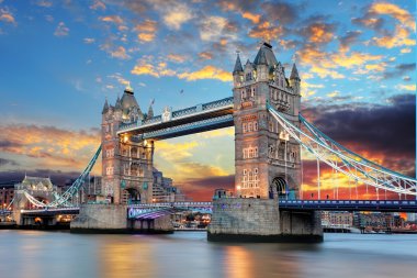 Londra 'daki kule köprüsü.