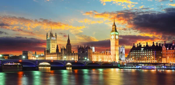 Huizen van het Parlement - de big ben, london, Verenigd Koninkrijk — Stockfoto