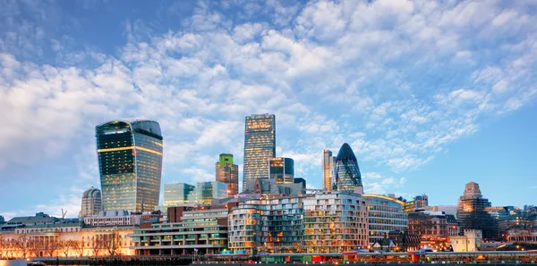 Skyline de Londres - espacio urbano, Inglaterra — Foto de Stock