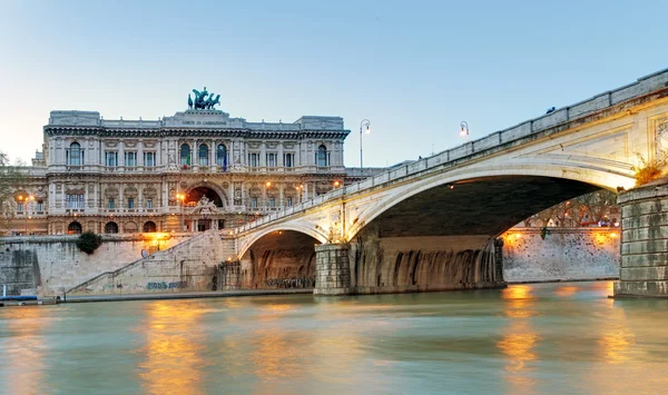 Rom, Italien. slotten av rättvisa (palazzo di giustizia) - courthou — Stockfoto