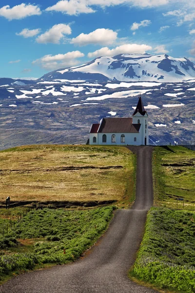 Alte kleine hölzerne Kirche in hellnar Island — Stockfoto