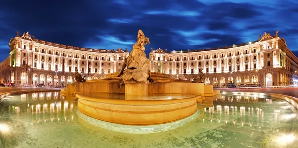 Piazza repubblica, Řím v noci, panorama — Stock fotografie