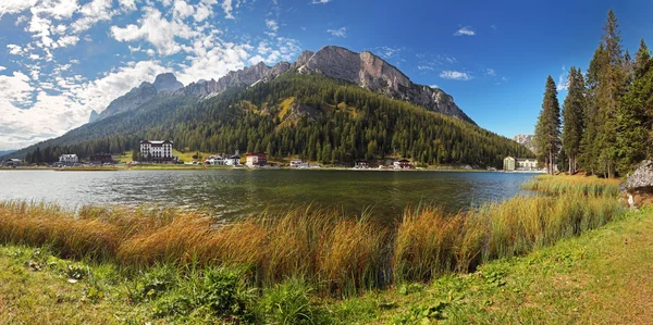 Sjön i berg - misurina — Stockfoto