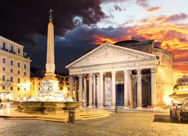 Pantheon - Roma'da günbatımı