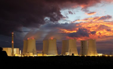 gece nükleer enerji santrali
