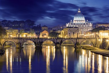 gece görüntü st. peter Bazilikası, ponte sant angelo ve Tiber Nehri