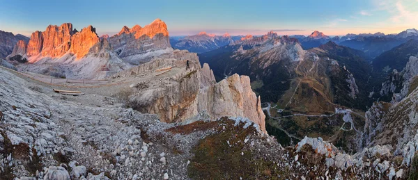 ドロミティ山脈 - トファーナ ・ グループ - イタリアのパノラマ ビュー — ストック写真