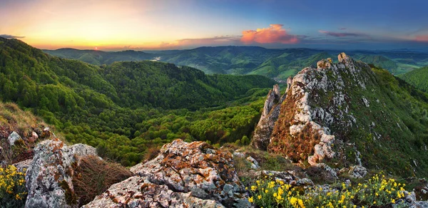 Slovaquie montagne au printemps - Vrsatec — Photo