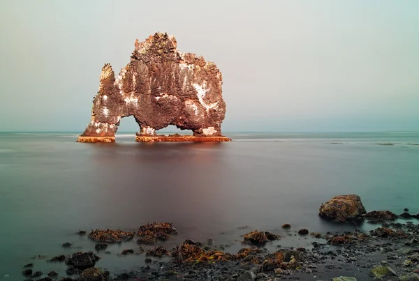 Simbolo del mare roccioso in Islanda - hvitserkur — Foto Stock