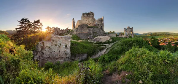 Zamek Słowacja - divin — Zdjęcie stockowe